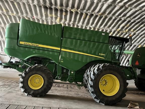 Image of John Deere S680 equipment image 1