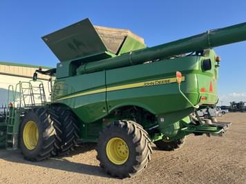 Main image John Deere S680