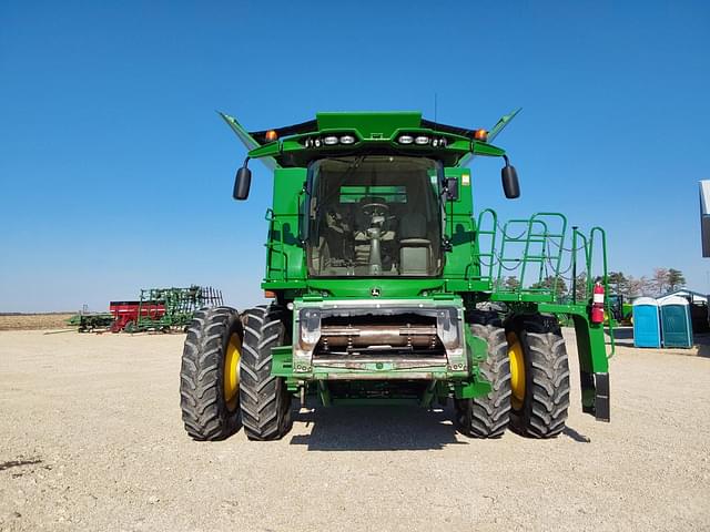 Image of John Deere S680 equipment image 1