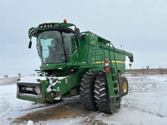Main image John Deere S680