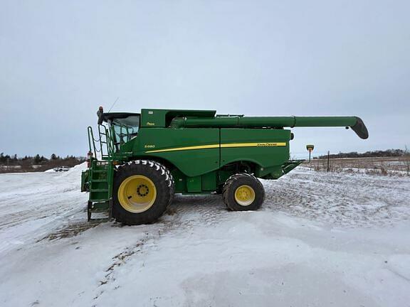 Image of John Deere S680 equipment image 1