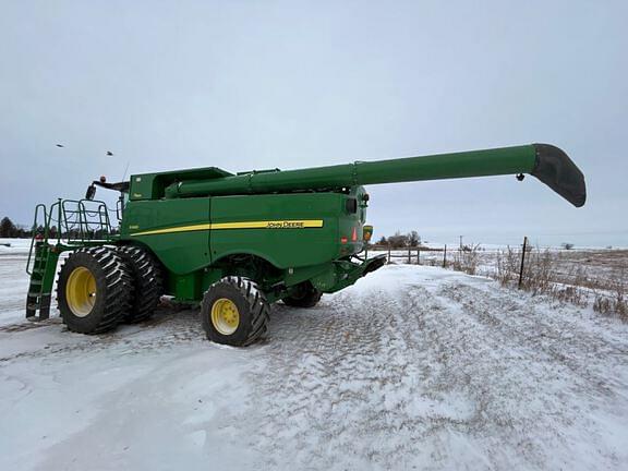 Image of John Deere S680 equipment image 2