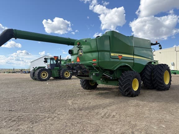 Image of John Deere S680 equipment image 2