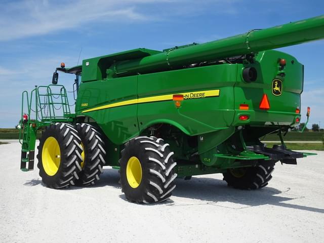 Image of John Deere S680 equipment image 4