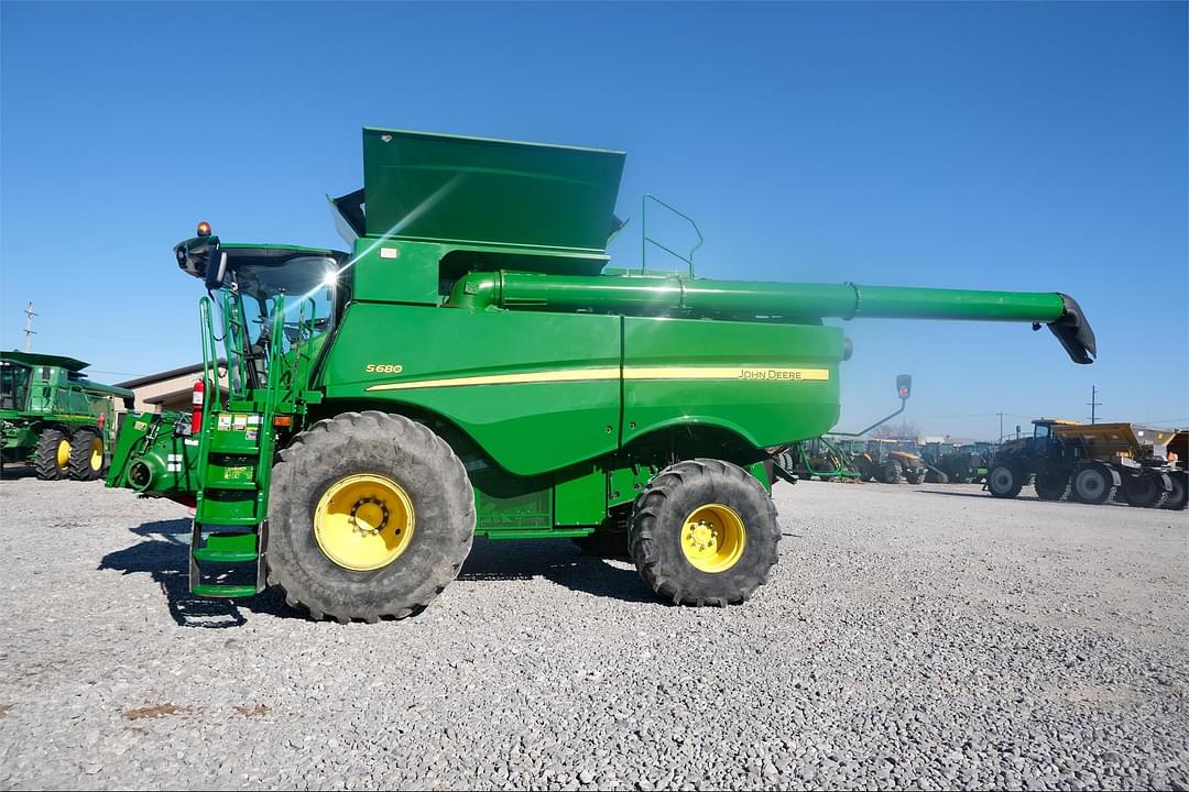 Image of John Deere S680 Primary image