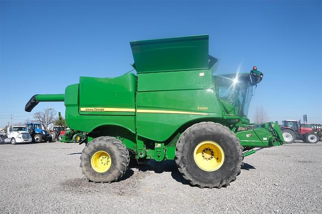 Image of John Deere S680 equipment image 1