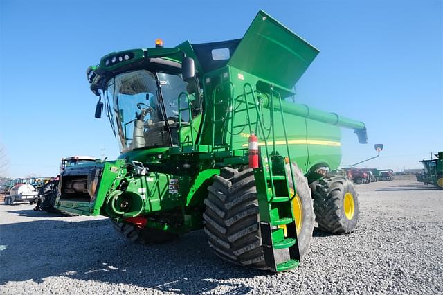 Image of John Deere S680 equipment image 2