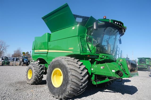 Image of John Deere S680 equipment image 3