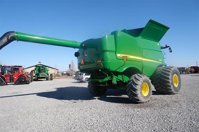 Image of John Deere S680 equipment image 4