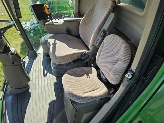 Image of John Deere S680 equipment image 4