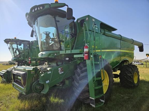 Image of John Deere S680 equipment image 1
