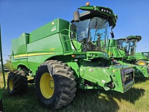 2015 John Deere S680 Image