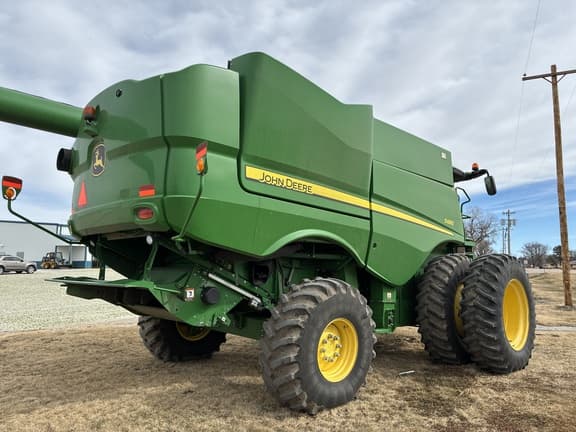 Image of John Deere S680 equipment image 4