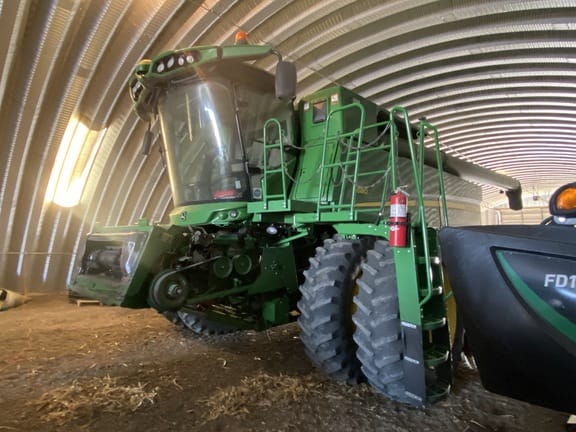 2015 John Deere S680 Equipment Image0