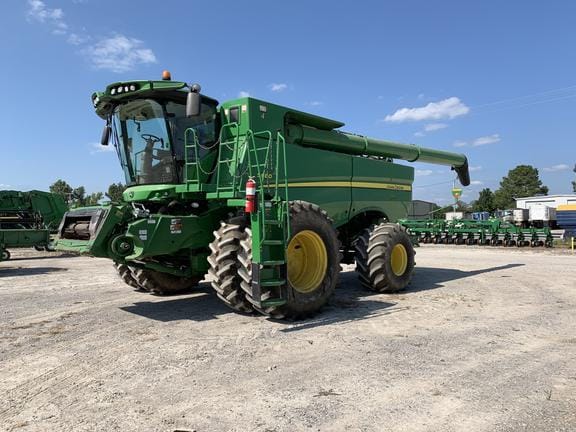 Main image John Deere S680