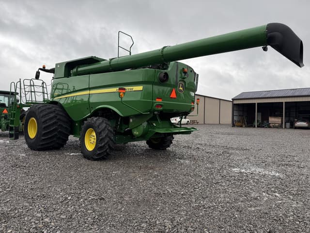 Image of John Deere S680 equipment image 4