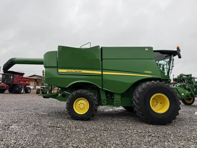 Image of John Deere S680 equipment image 1