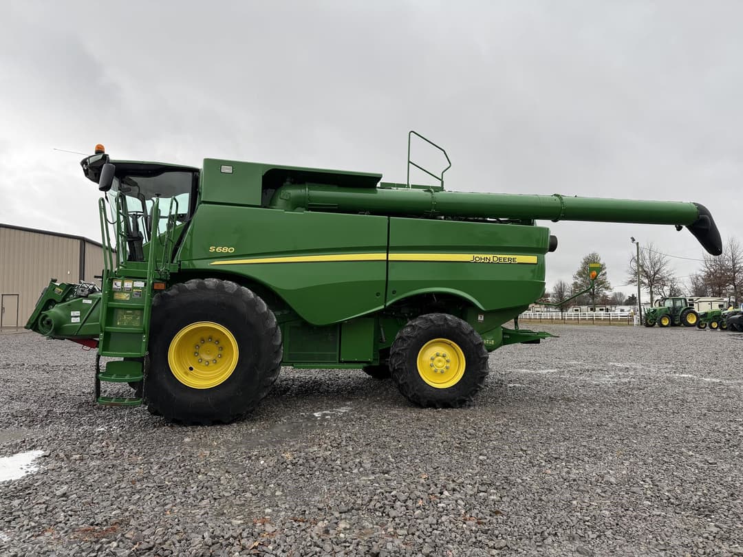 Image of John Deere S680 Primary image