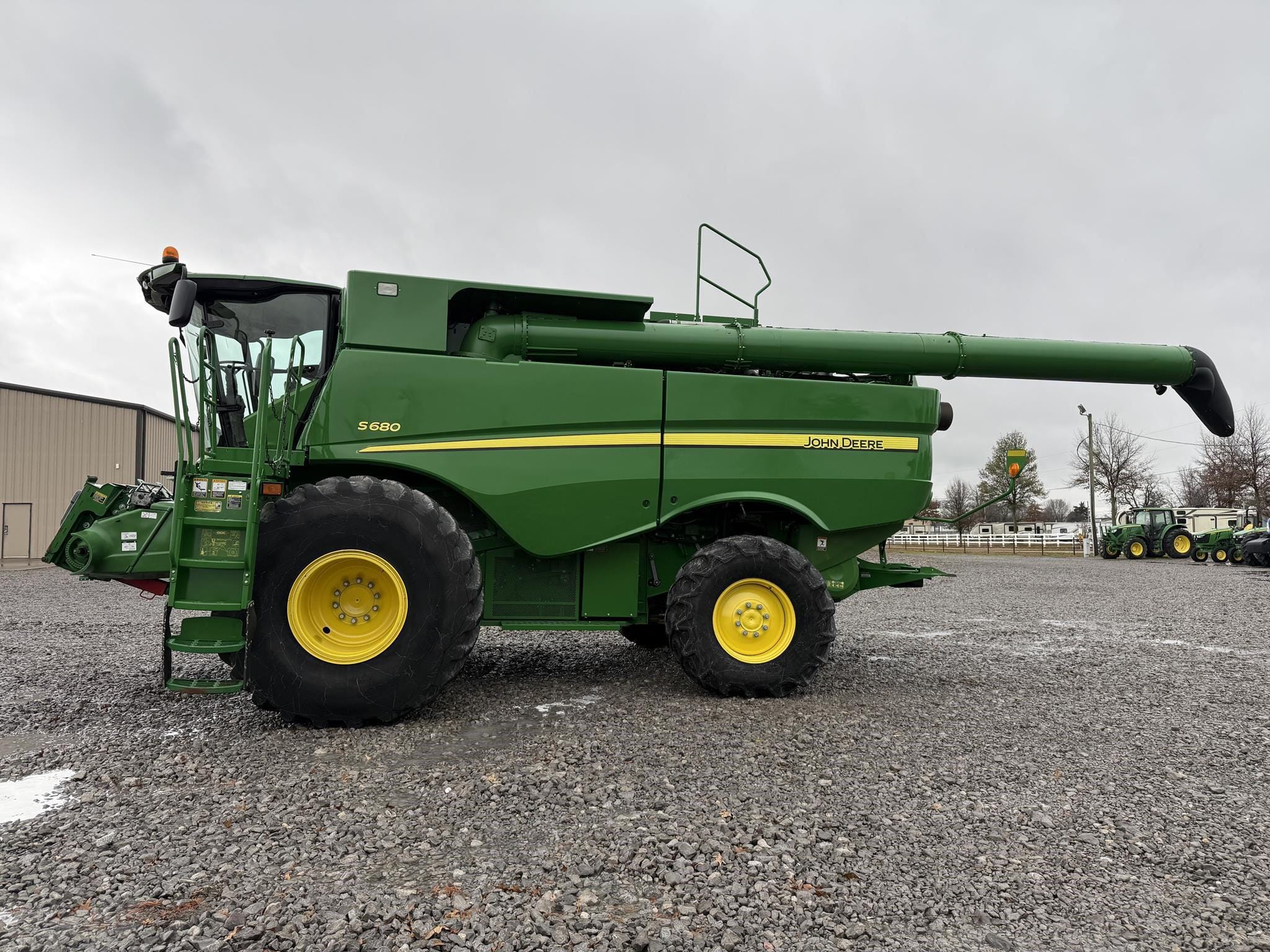 2015 John Deere S680 Equipment Image0