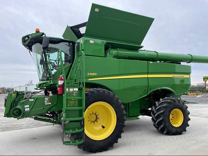 Image of John Deere S680 Primary image