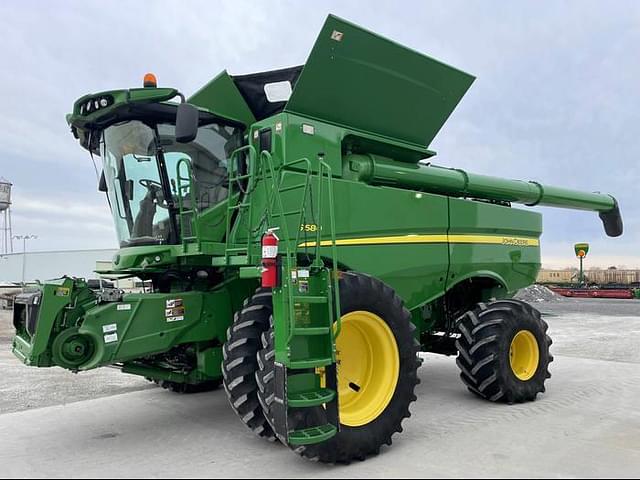 Image of John Deere S680 equipment image 1