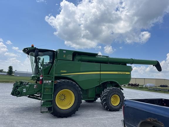 Image of John Deere S680 equipment image 1