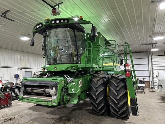 Image of John Deere S680 Primary image