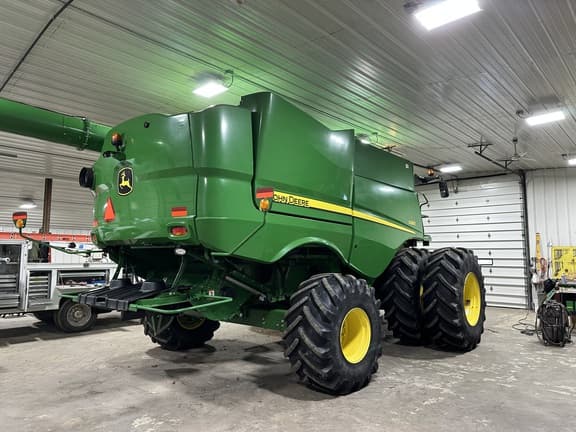 Image of John Deere S680 equipment image 1