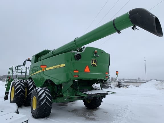 Image of John Deere S680 equipment image 2