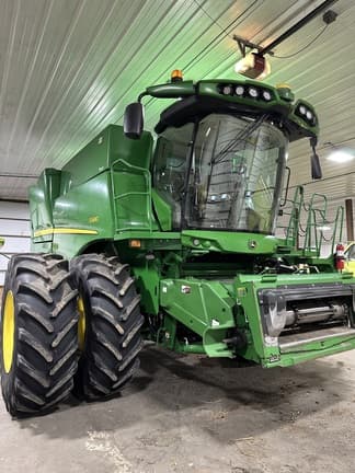 Image of John Deere S680 equipment image 2