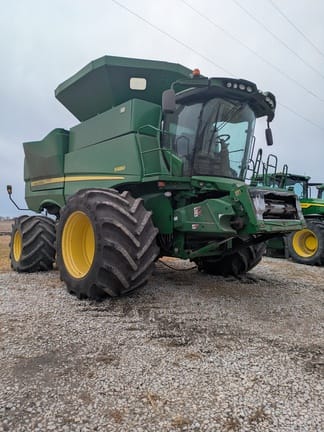2015 John Deere S680 Equipment Image0