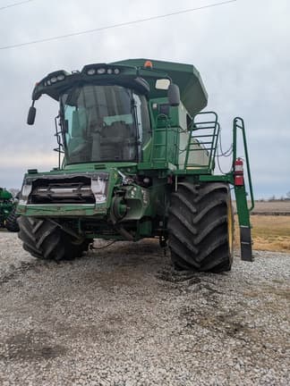 Image of John Deere S680 equipment image 1