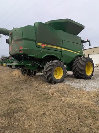 Image of John Deere S680 equipment image 4