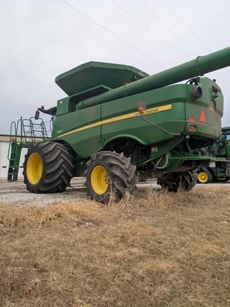 Image of John Deere S680 equipment image 4