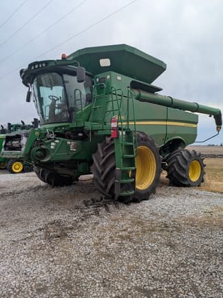 Image of John Deere S680 equipment image 3