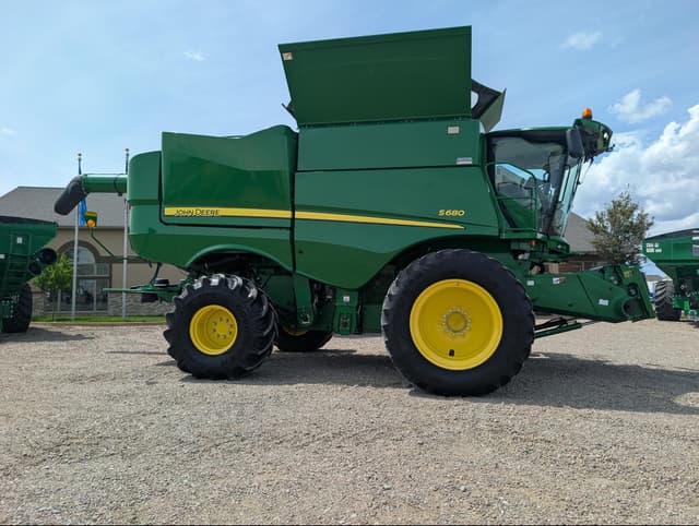 Image of John Deere S680 equipment image 2