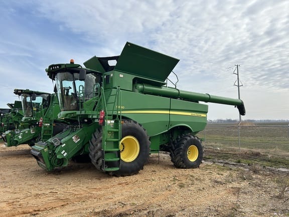 2015 John Deere S680 Equipment Image0