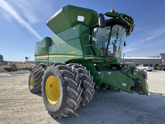 Main image John Deere S680