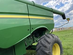 Main image John Deere S680 10