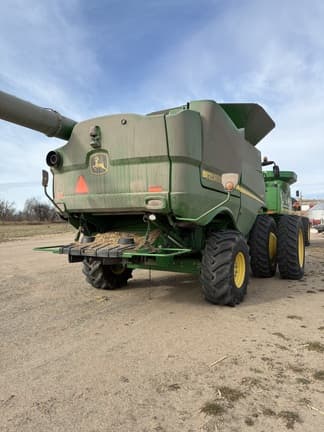 Image of John Deere S680 equipment image 3