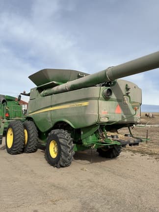 Image of John Deere S680 equipment image 4