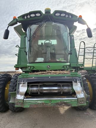 Image of John Deere S680 equipment image 2
