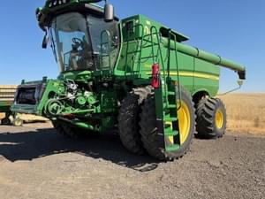 2015 John Deere S680 Image