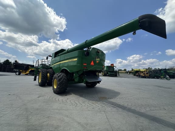 Image of John Deere S680 equipment image 4