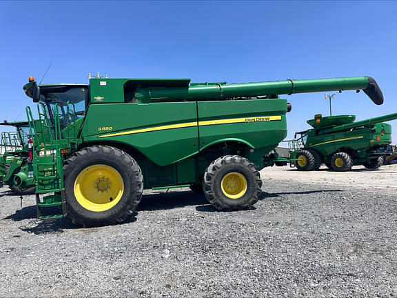 Image of John Deere S680 equipment image 1