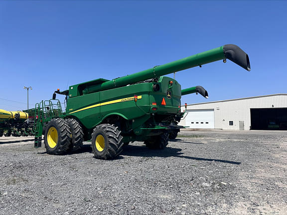 Image of John Deere S680 equipment image 2