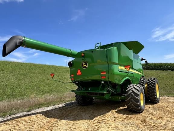 Image of John Deere S680 equipment image 3