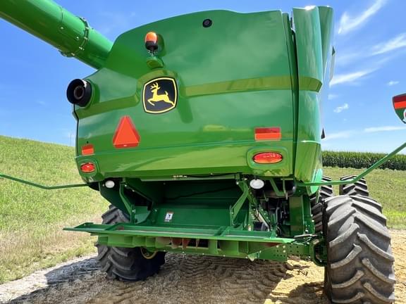 Image of John Deere S680 equipment image 4