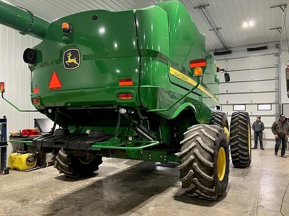 Image of John Deere S680 equipment image 3