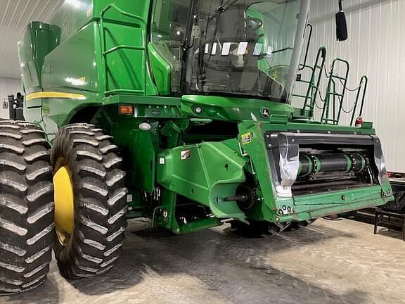 Image of John Deere S680 equipment image 2